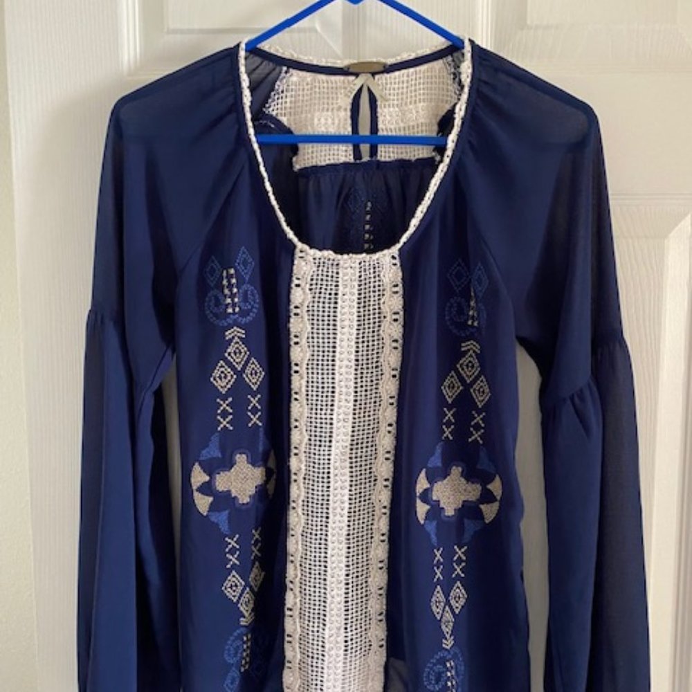 GIMMICKS by BKE EMBROIDERED and LACE TOP Size S